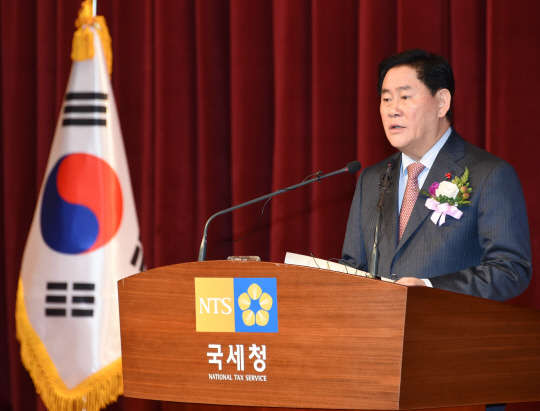 최경환 부총리 겸 기획재정부 장관은 19일 세종시 국세청에서 열인 '전국 세무관서장 회의'에 참석했다.(사진=기재부)
